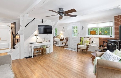Sanbornton House | Cozy Cottage next to Longlook Farm near Lake Winnisquam