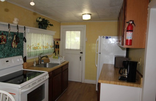St. Lucie Village Cottage | Cozy Cottage Old Florida Style on the Indian River Lagoon
