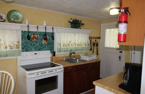 St. Lucie Village Cottage | Cozy Cottage Old Florida Style on the Indian River Lagoon
