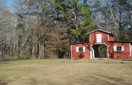 Macon House | Cozy Cottage on 10 acres in North Macon