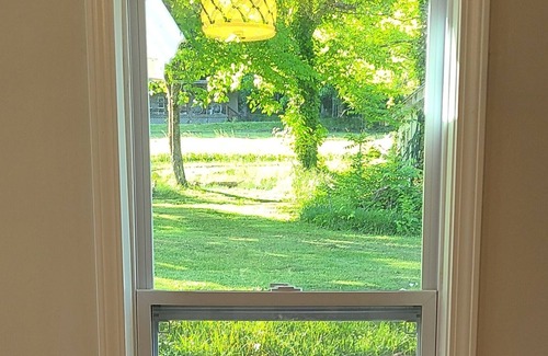 Knoxville Cottage | Cozy Cottage 🏠 on 4 Acres, 5 min to shopping, 15 mins to Downtown/ UT