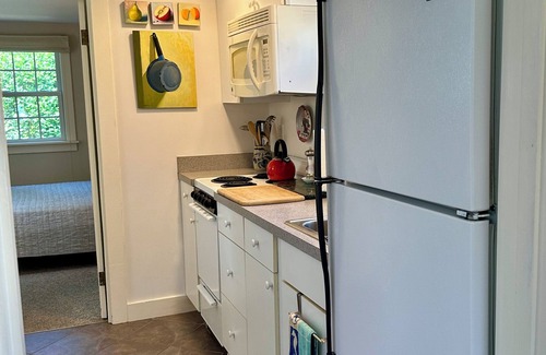 Provincetown Cottage | Cozy Cottage on Central