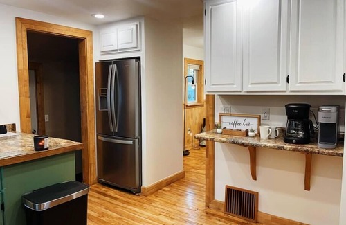 Ironwood House | Cozy Cottage on Midland - Close to Trails!