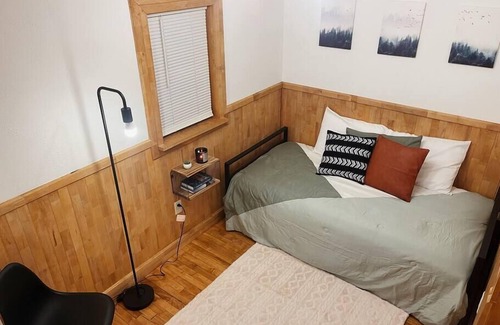 Ironwood House | Cozy Cottage on Midland - Close to Trails!