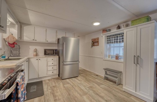 Hiawassee Cottage | Cozy cottage on quiet country road minutes to Lake Chatuge . BRING YOUR BOAT!
