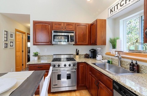 Fontana-on-Geneva Lake Cottage | Cozy Cottage on Stearns