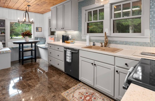 Maggie Valley Cottage | Cozy Cottage On The Creek