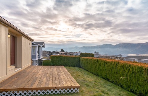 Desert Aire House | Cozy Cottage on the Columbia with breathtaking views w/hot tub