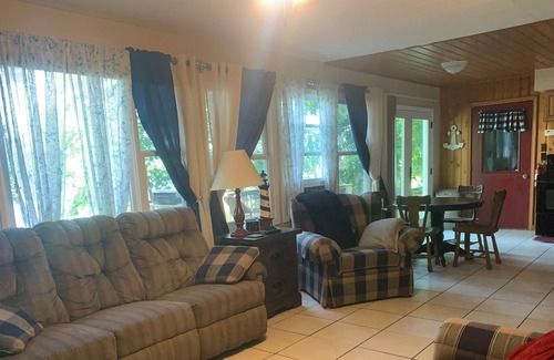 Reading Cottage | Cozy cottage on the water, fishermans dream.