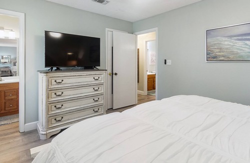 Gulf Shores Cottage | Cozy Cottage - Only 1 mile from the beach!