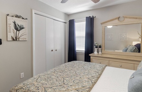 Gulf Shores Cottage | Cozy Cottage - Only 1 mile from the beach!