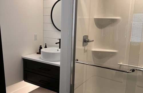 Whiteway House | Cozy cottage or guest house next to walking trails and golf course.