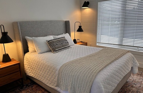 Whiteway House | Cozy cottage or guest house next to walking trails and golf course.