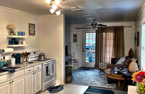 Swansboro Cottage | Cozy cottage retreat, just 8.4 miles from the beautiful beaches of Emerald Isle
