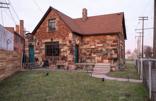 Detroit House | Cozy Cottage seconds from Downtown