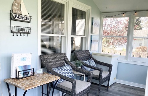 Olcott Cottage | Cozy cottage steps away from beautiful Lake Ontario!