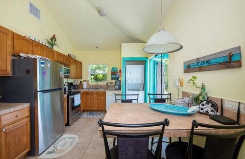 Rainbow Bay House | Cozy Cottage steps from Rainbow Bay Beach; Tennis
