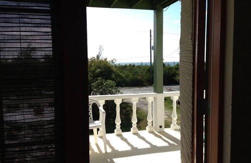 Rainbow Bay House | Cozy Cottage steps from Rainbow Bay Beach; Tennis