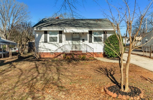 Welcome House | Cozy cottage style 3 miles to Downtown Greenville