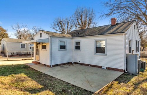 Welcome House | Cozy cottage style 3 miles to Downtown Greenville