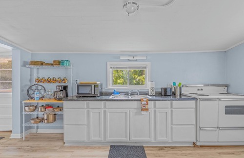 East Florence Cottage | Cozy Cottage: Under 10 minutes to Pickwick Lake, downtown, & conference center!