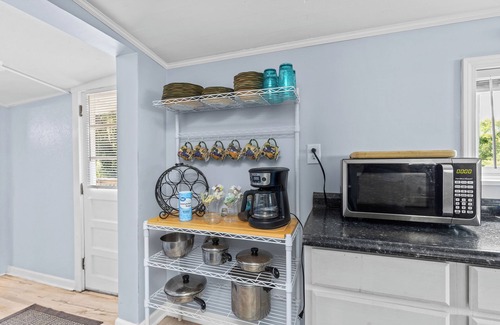 East Florence Cottage | Cozy Cottage: Under 10 minutes to Pickwick Lake, downtown, & conference center!