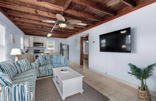 Crescent Beach Cottage | Cozy Cottage! Best 2nd row location in North Myrtle Beach!