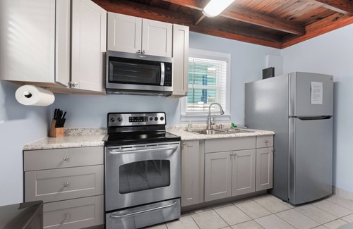 Crescent Beach Cottage | Cozy Cottage! Best 2nd row location in North Myrtle Beach!