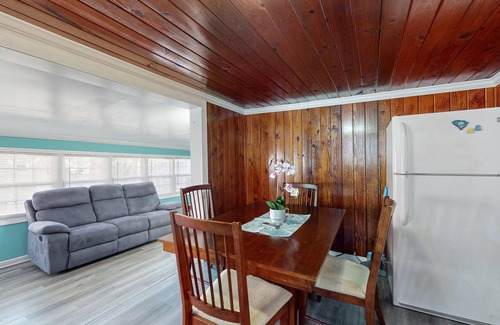 Crescent Beach Cottage | Cozy cottage with W/D, internet, dog friendly & close to beach - Shared Outdoor