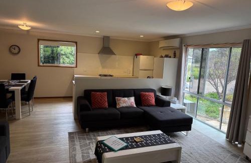 Victor Harbor Apartment | Cozy Cottage Victor Harbor