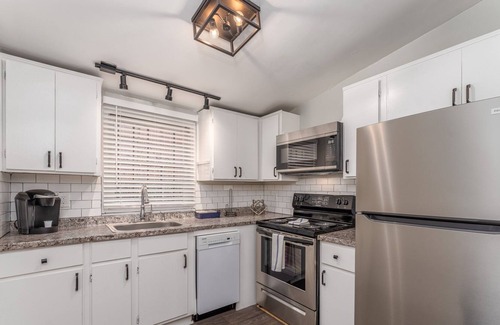 Beach Institute Cottage | Cozy Cottage w/Courtyard & Close to Forsyth