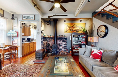 Freeland House | Cozy Cottage w/Great Location, Private Outdoor Hot tub, W/D, WIFI, and Games!