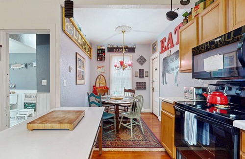 Freeland House | Cozy Cottage w/Great Location, Private Outdoor Hot tub, W/D, WIFI, and Games!