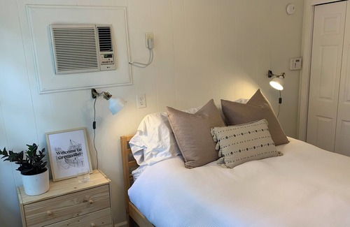 Greenville - Spartanburg Cottage | Cozy cottage walkable to Downtown Greenville!