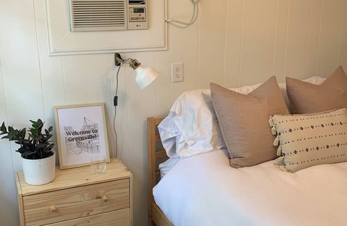 Greenville - Spartanburg Cottage | Cozy cottage walkable to Downtown Greenville!