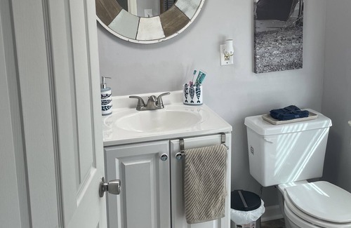 Rhodhiss Cottage | Cozy Cottage With a View - Lake Hickory
