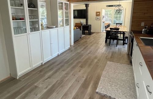 Utterson Cottage | Cozy Cottage with Amazing View, Beach on Quiet Lake
