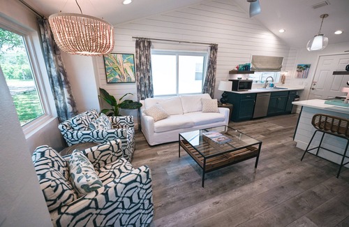 Navarre Cottage | Cozy Cottage with Beach Access