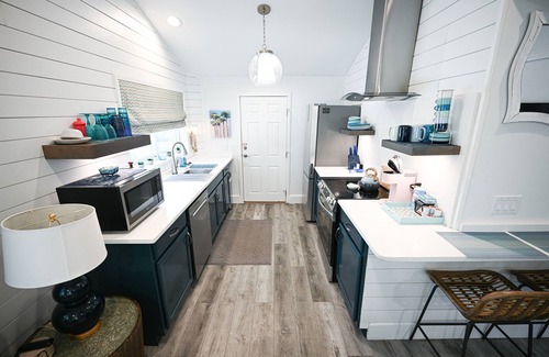 Navarre Cottage | Cozy Cottage with Beach Access