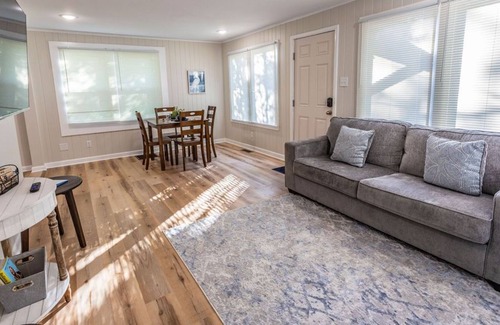 Mid America Cottage | Cozy Cottage with Coastal Vibe by Lake & Sam’s Pizza