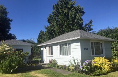 Langley Cottage | Cozy Cottage with deck within walking distance of Langley restaurants and shops.