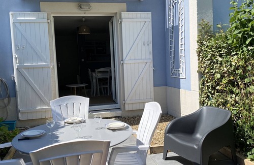 Port Guillaume House | Cozy Cottage with Private Garden, Parking, and Pool Access Near Port Guillaume