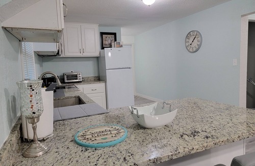 Fort Pierce House | Cozy Cottage with large backyard! Mins from beach