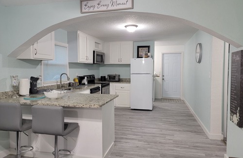 Fort Pierce House | Cozy Cottage with large backyard! Mins from beach