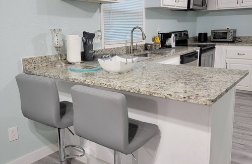 Fort Pierce House | Cozy Cottage with large backyard! Mins from beach