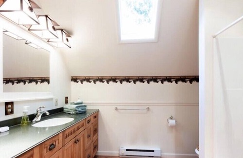 Benton House | Cozy cottage with Mountain Views - near Ricketts Glen