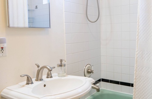 Golden Hill Cottage | Cozy Cottage with Private Backyard - 1 mi away from Downtown/Gaslamp/Balboa Park