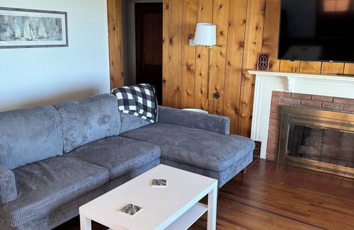 East Tawas Cottage | Cozy cottage with WiFi in East Tawas - 3 bedrooms