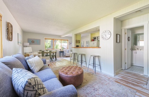 West Wing Estates House | Cozy CottageSuper cute vacation rental - Just 1 block from beach access to Lake Michigan!