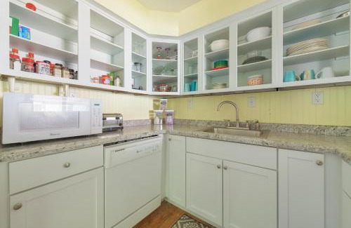 West Wing Estates House | Cozy CottageSuper cute vacation rental - Just 1 block from beach access to Lake Michigan!